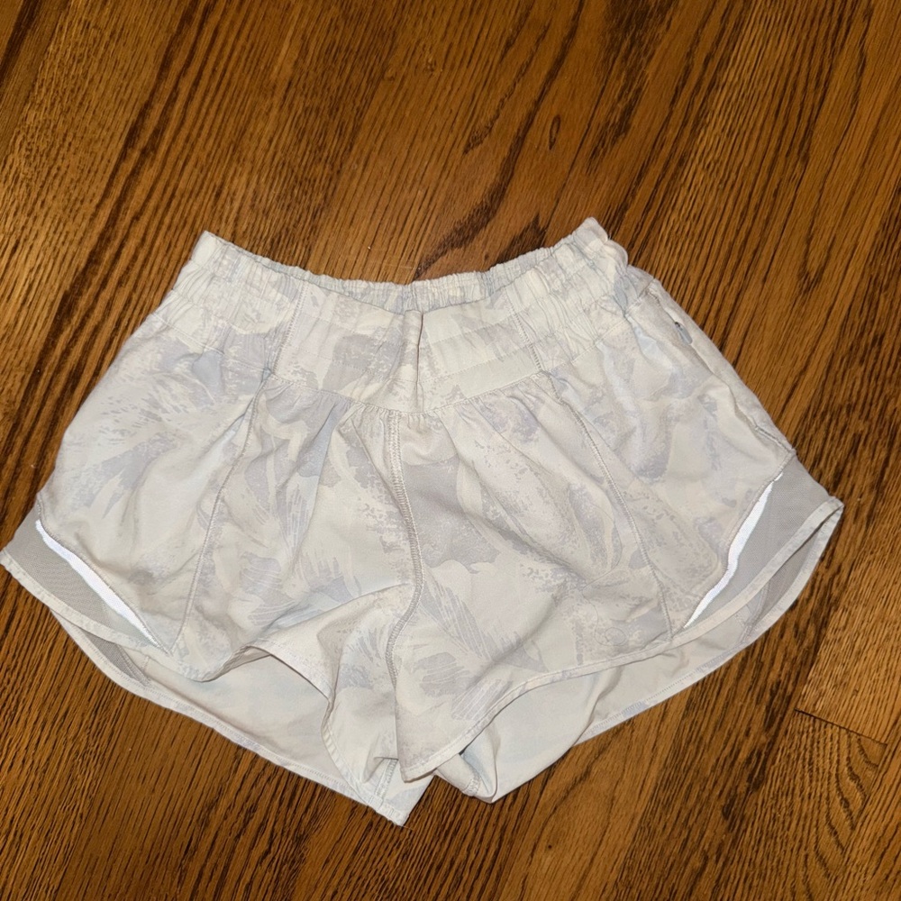 Lululemon 2.5 Hotty Hot Shorts